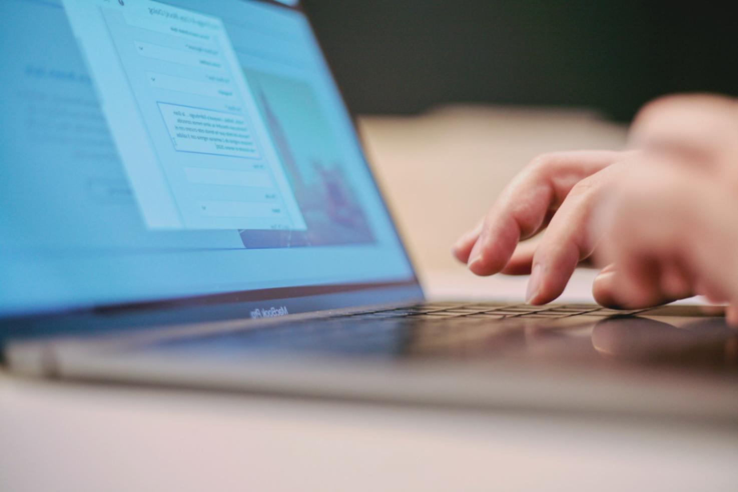 Finanzdiagramme zeigen Marktentwicklungen und Trends